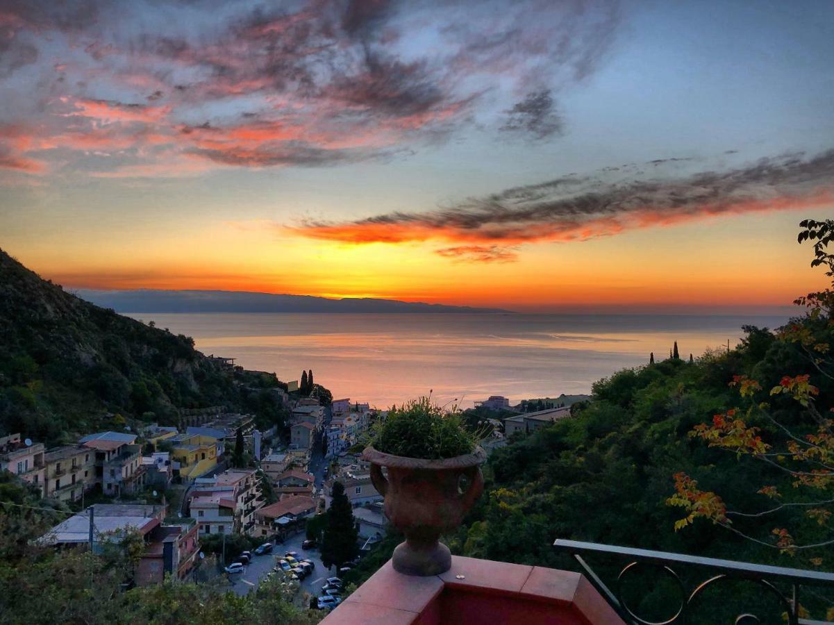 Villa Le Petit Paradis Таормина Екстериор снимка